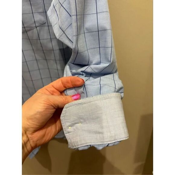IZOD men’s Xl pale blue box plaid oxford style bottom down loose fit EUC - Picture 3 of 5